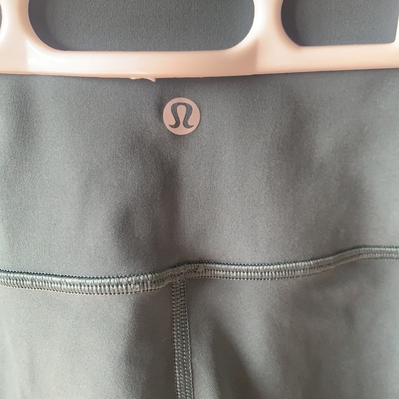Teal cropped lululemon leggings good condition - Picture 3 of 4